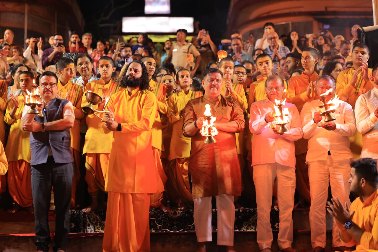 विभाग-संबंधित संसदीय स्थायी समिति के माननीय अध्यक्ष एवं सदस्यों का परमार्थ निकेतन में गरिमामय आगमन 3