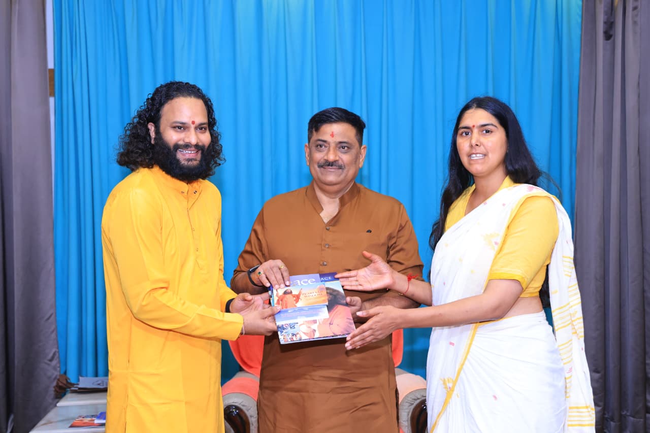 विभाग-संबंधित संसदीय स्थायी समिति के माननीय अध्यक्ष एवं सदस्यों का परमार्थ निकेतन में गरिमामय आगमन 6