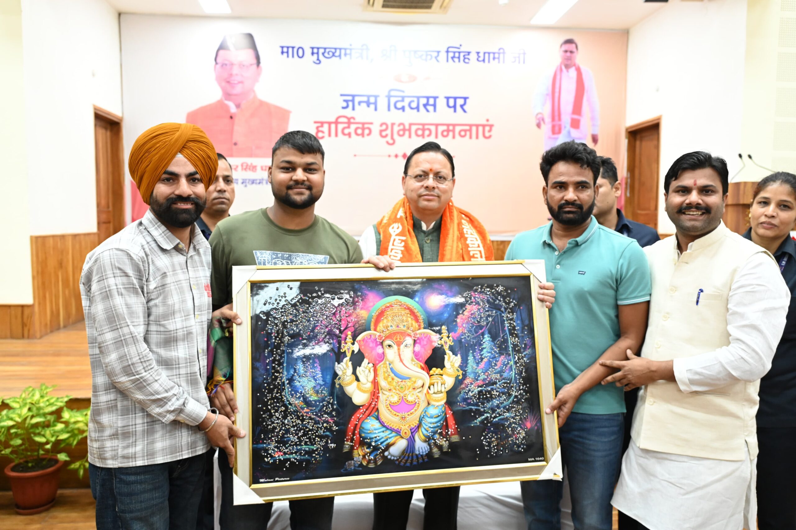 मुख्यमंत्री श्री पुष्कर सिंह धामी के जन्मदिवस पर मुख्यसेवक सदन में उमड़ा जनसैलाब, प्रदेशभर से पहुंचे लोगों ने दी जन्मदिन की बधाई 2