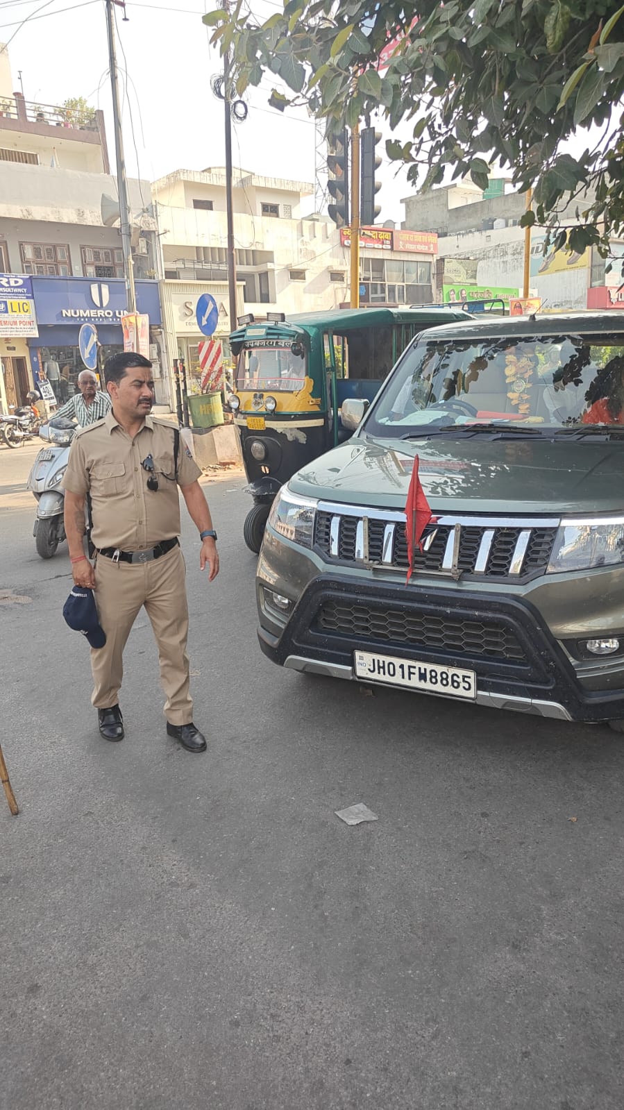 वाहनों पर लगी नाम पट्टिकाओं के विरुद्ध ज्वालापुर पुलिस की कार्रवाई 4