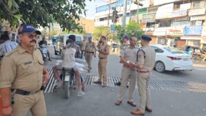 वाहनों पर लगी नाम पट्टिकाओं के विरुद्ध ज्वालापुर पुलिस की कार्रवाई