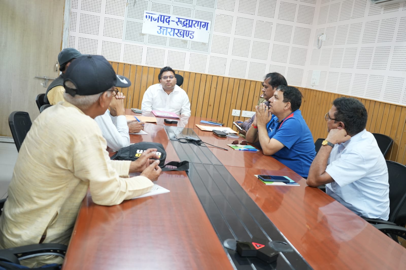 जिलाधिकारी की अध्यक्षता में आयोजित जिला स्तरीय पत्रकार स्थायी समिति की बैठक में पत्रकारों ने रखे विभिन्न सुझाव एवं समस्याएं 2