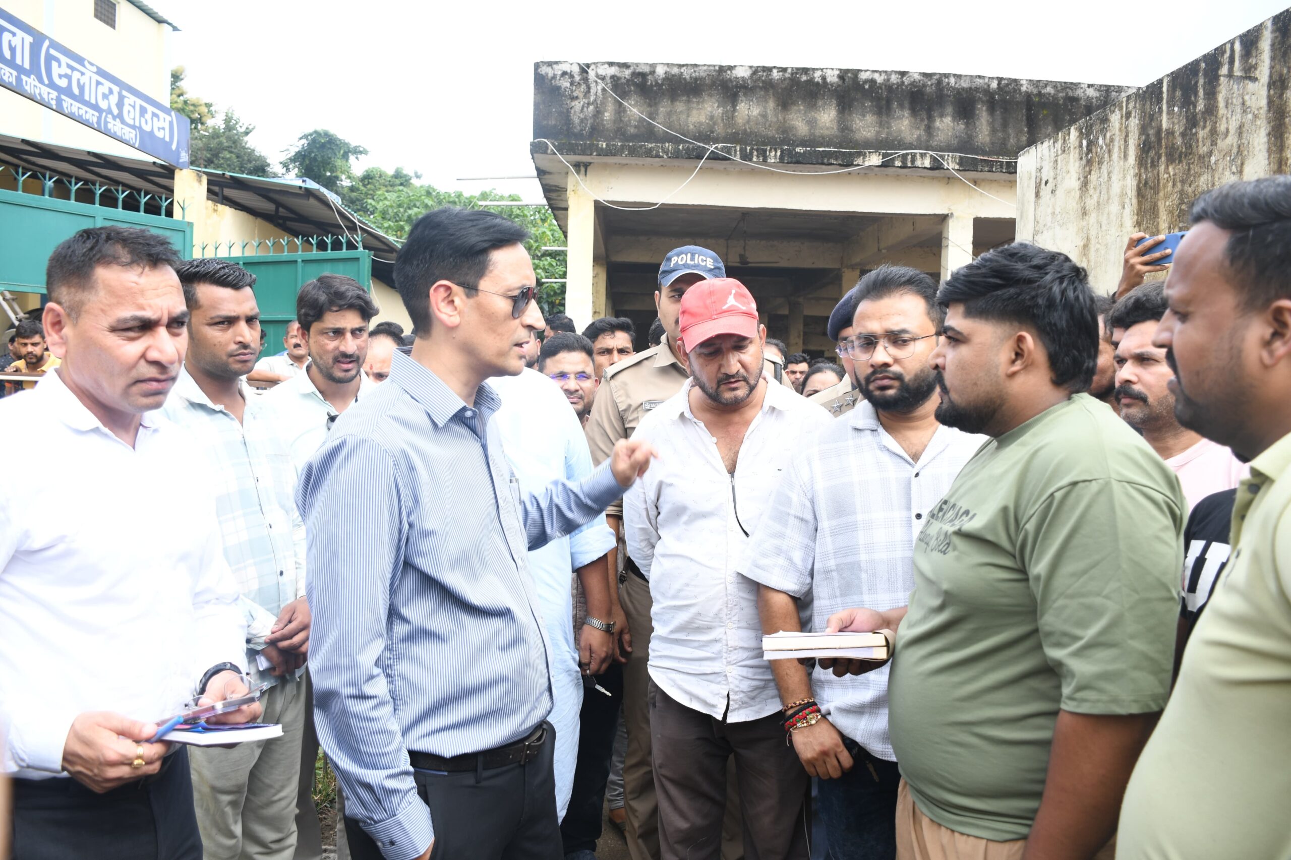 कुमाऊँ कमिश्नर दीपक रावत ने किया रामनगर नगर पालिका का औचक निरीक्षण 2