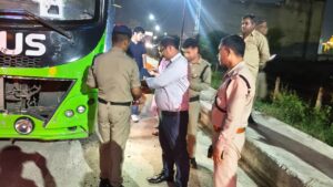 लक्जरी एवं स्लीपर बसों के विरुद्ध विशेष चेकिंग अभियान जारी—22 बसों सहित कुल 164 वाहनों के चालान, पांच बसों की फिटनेस निरस्त