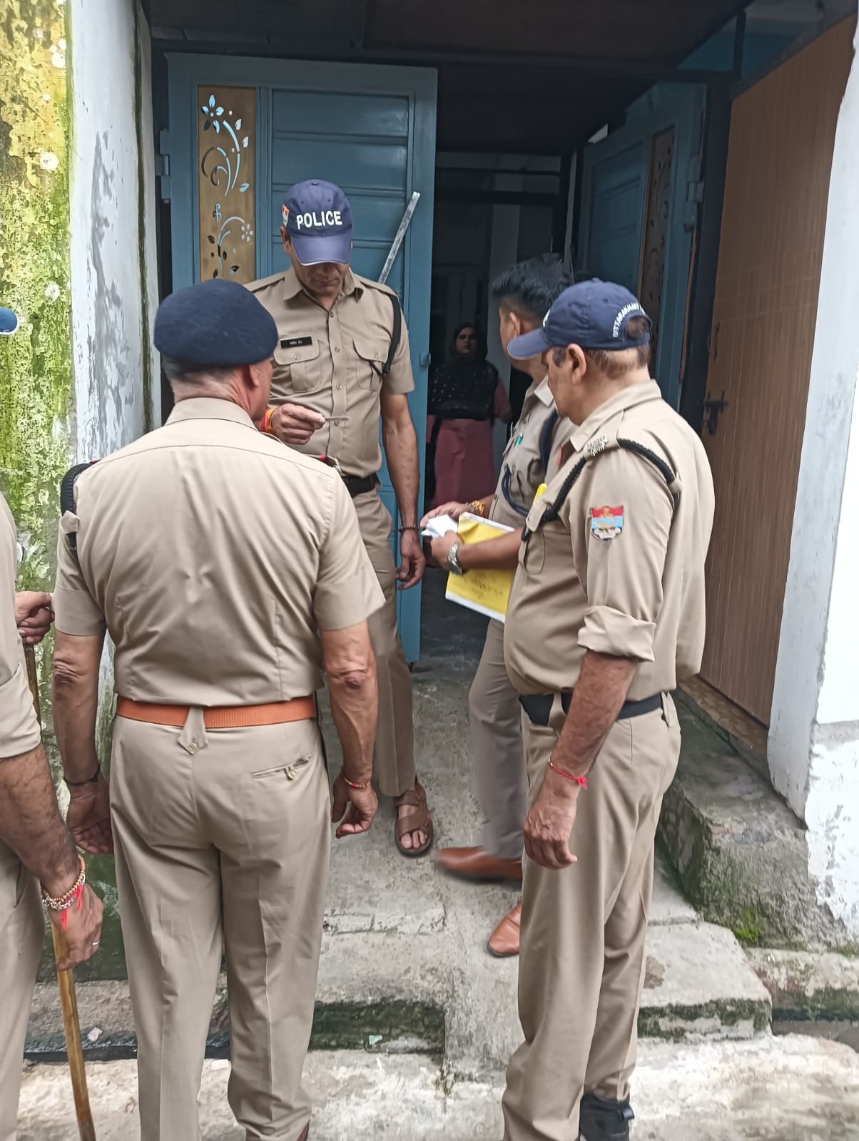 आपराधिक तत्वों के पेंच कसने के लिए एसएसपी नवनीत सिंह के निर्देश पर सड़कों/ गलियों में पहुंची पुलिस 5