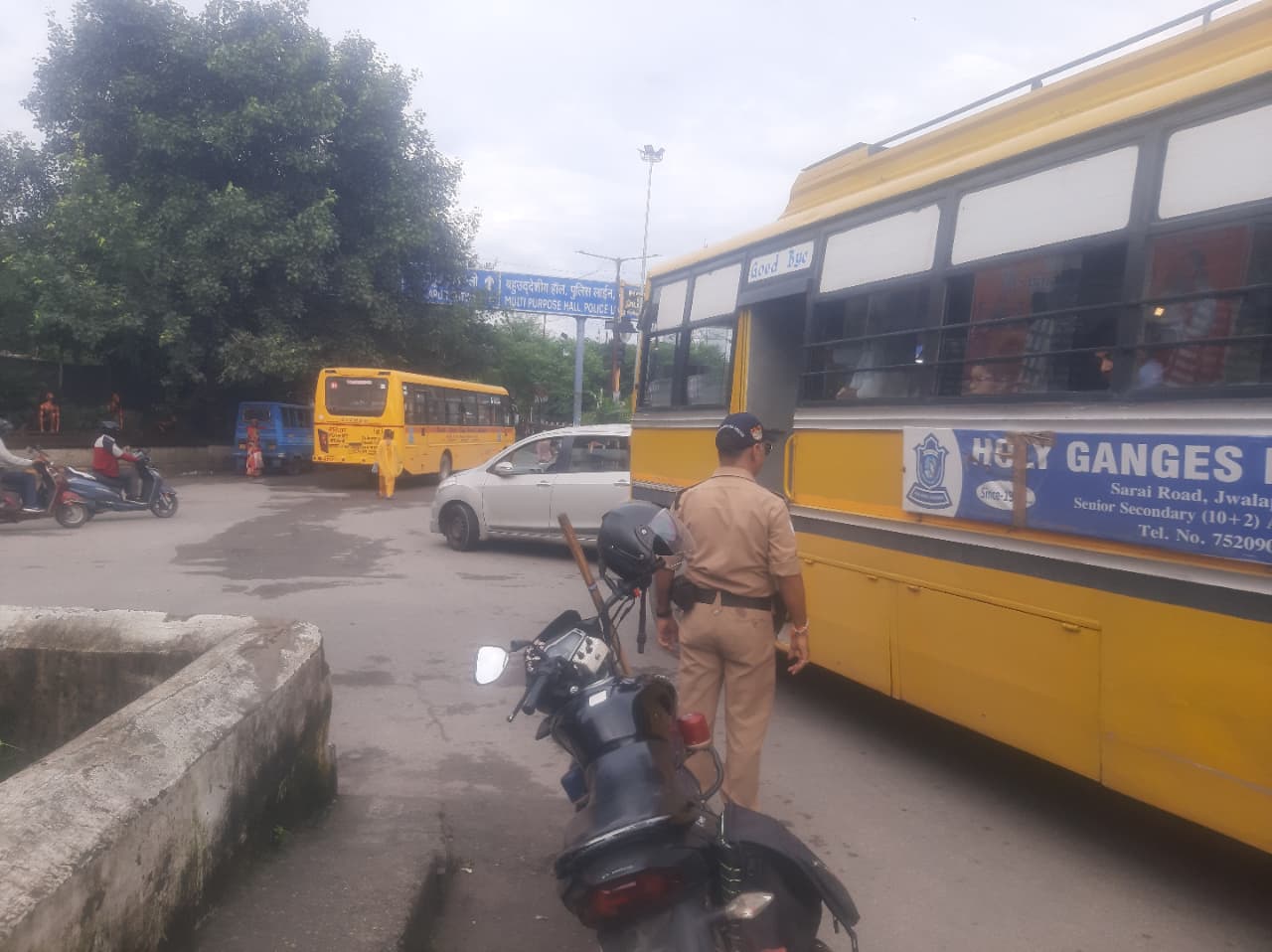 स्कूलों की छुट्टी के समय हरिद्वार पुलिस का विशेष चेकिंग अभियान 5