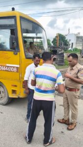स्कूलों की छुट्टी के समय हरिद्वार पुलिस का विशेष चेकिंग अभियान