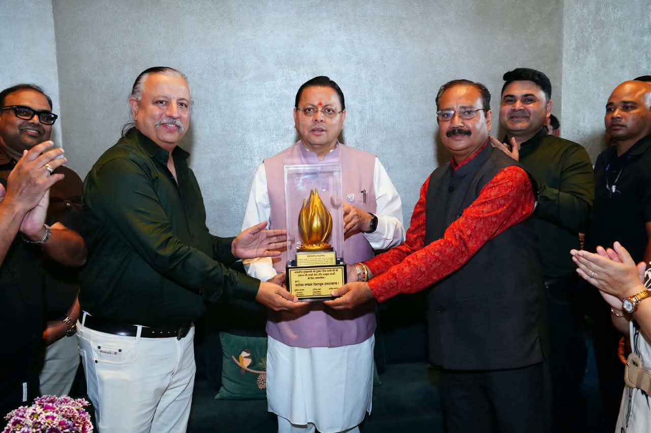 मुख्यमंत्री धामी ने देहरादून में सर्राफ मंडल की भव्य एग्जीबिशन का किया अवलोकन 2