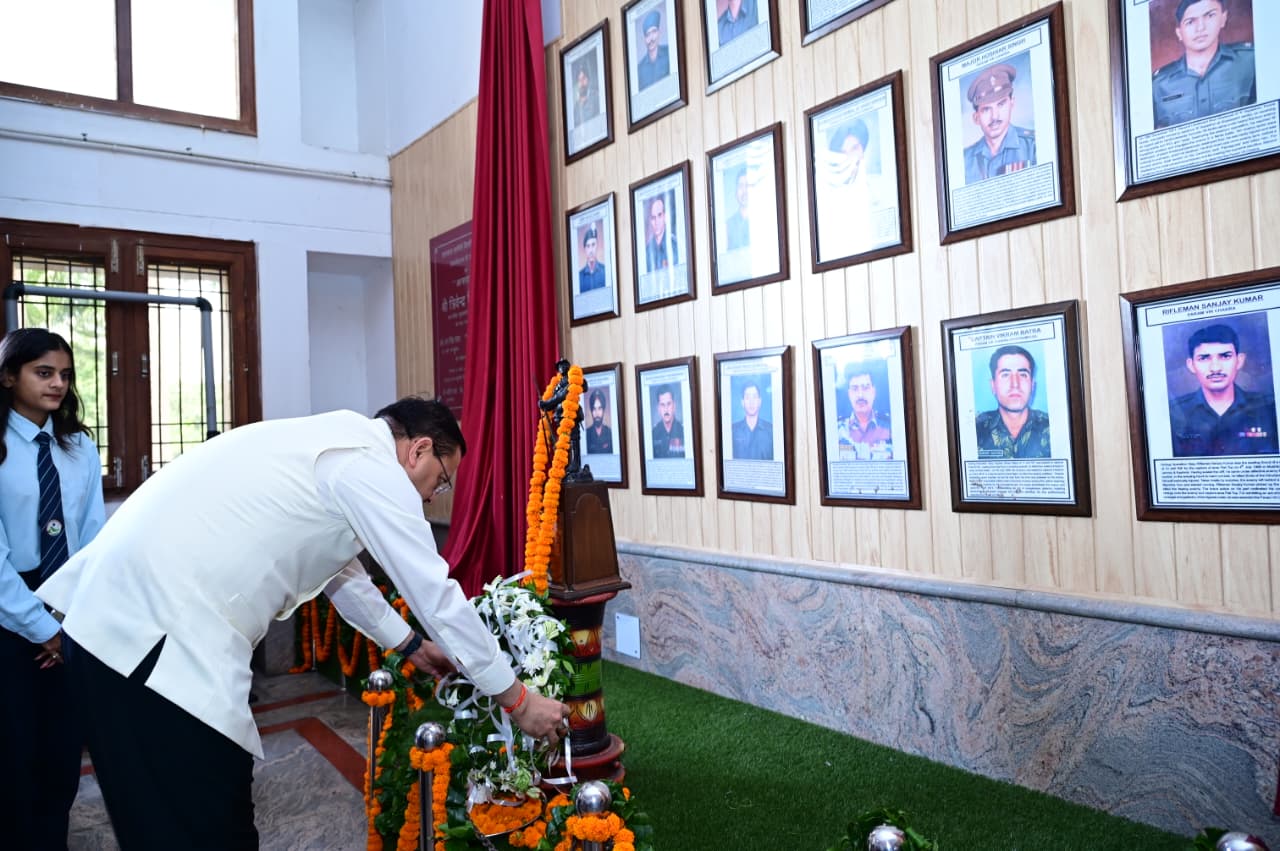 हिमालय दिवस के उपलक्ष्य में आयोजित ‘हिमालयो नाम नगाधिराजः’ कार्यक्रम में शामिल हुए मुख्यमंत्री 5