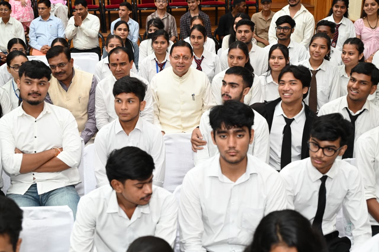 मुख्यमंत्री ने किया ‘मुख्यमंत्री युवा भविष्य निर्माण योजना’ का शुभारंभ 4