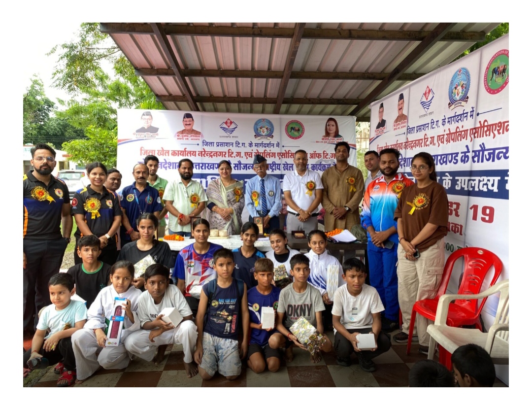 पूर्णानंद खेल मैदान मुनि की रेती में अंडर-19 बालक-बालिका ग्रैपलिंग प्रतियोगिता का भव्य समापन, विजेता खिलाड़ी हुए सम्मानित 2
