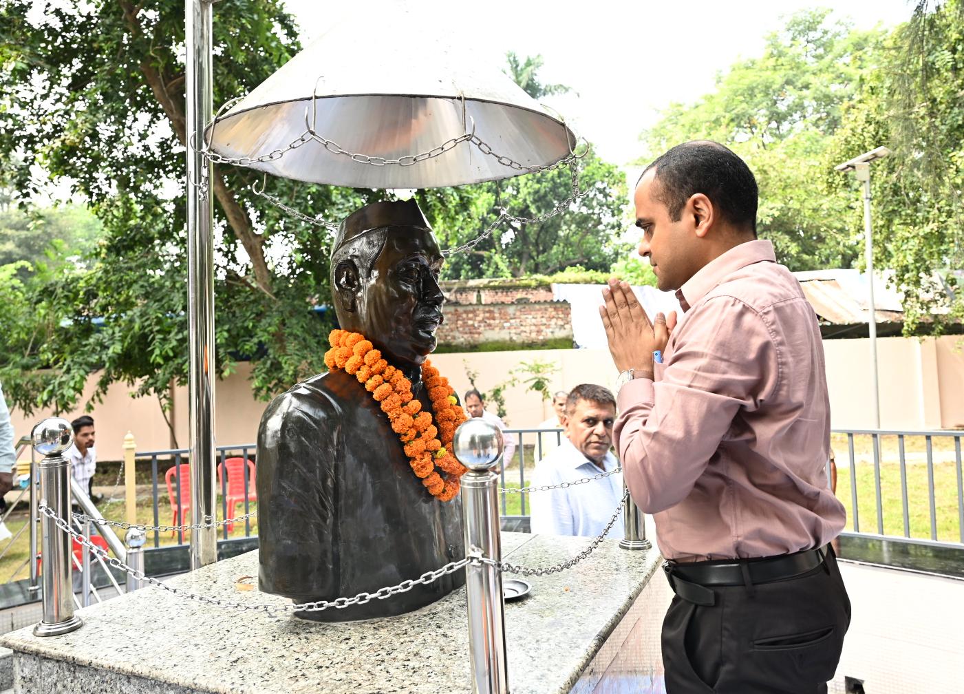 पंडित गोविंद बल्लभ पंत की 139वीं जयंती पर जिलाधिकारी ने किया नमन