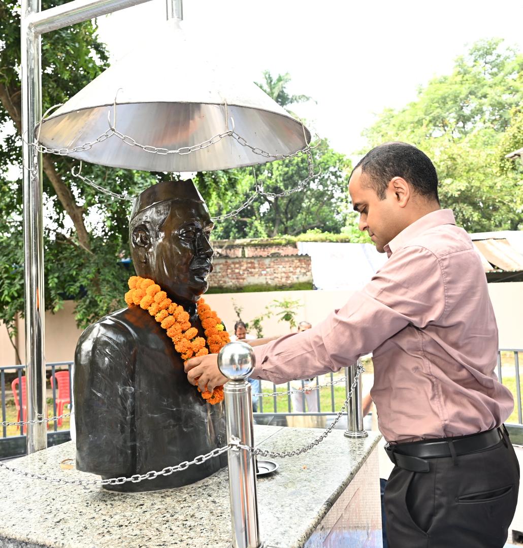 पंडित गोविंद बल्लभ पंत की 139वीं जयंती पर जिलाधिकारी ने किया नमन 4