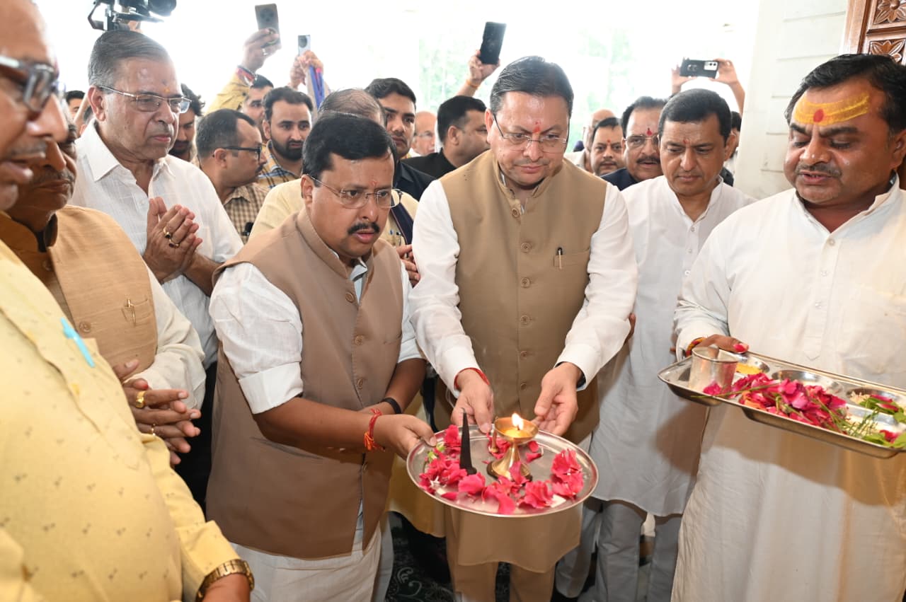 मुख्यमंत्री ने श्री महालक्ष्मी अष्टभुजा मंदिर में पूजा-अर्चना कर प्रदेश की सुख-समृद्धि की कामना की 2