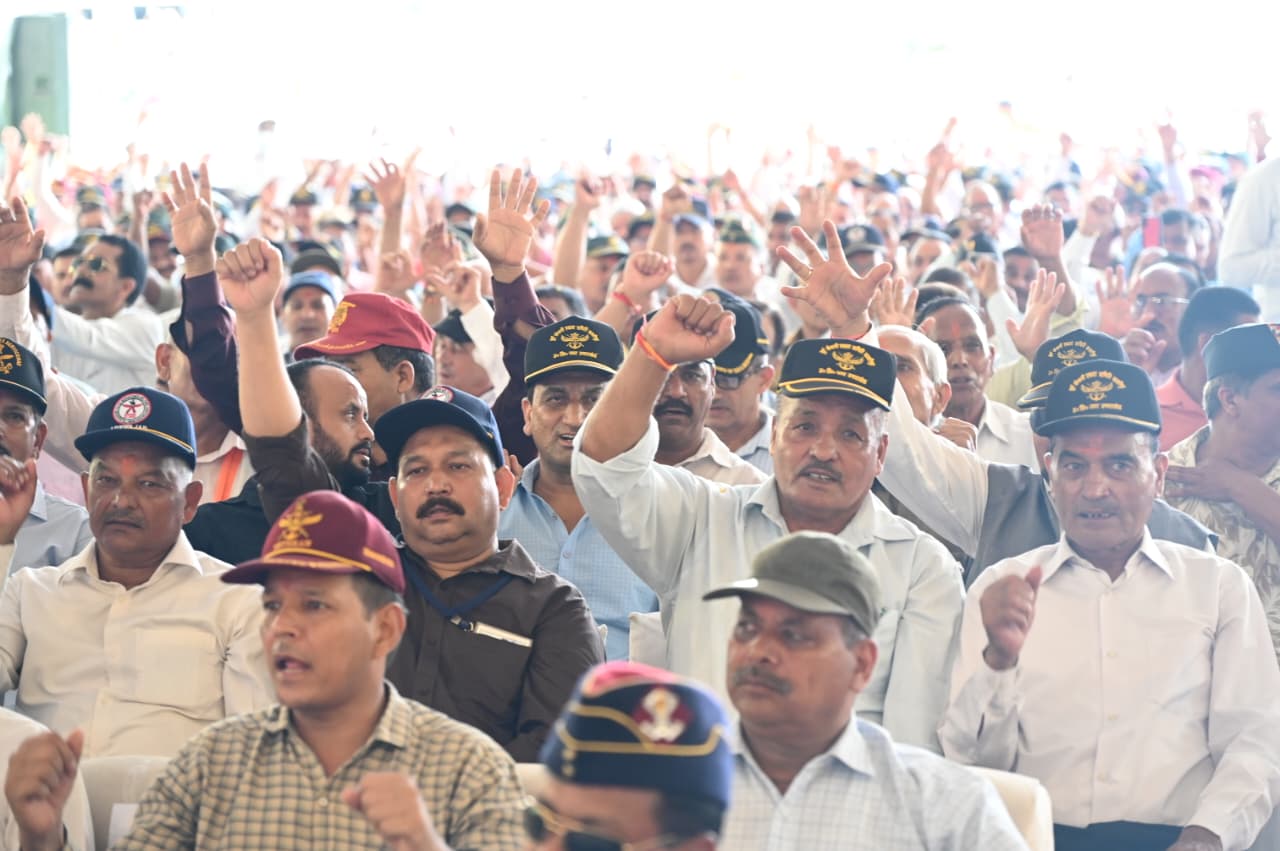 हल्द्वानी में गौरव सेनानी मिलन एवं पूर्व सैनिक सम्मान समारोह आयोजित 4