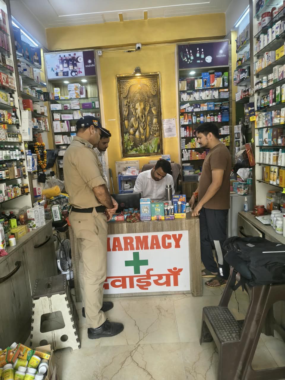 तपोवन-शिवपुरी में औषधि विभाग एवं पुलिस की संयुक्त छापेमारी, 04 औषधि नमूने जांच हेतु लिए 2