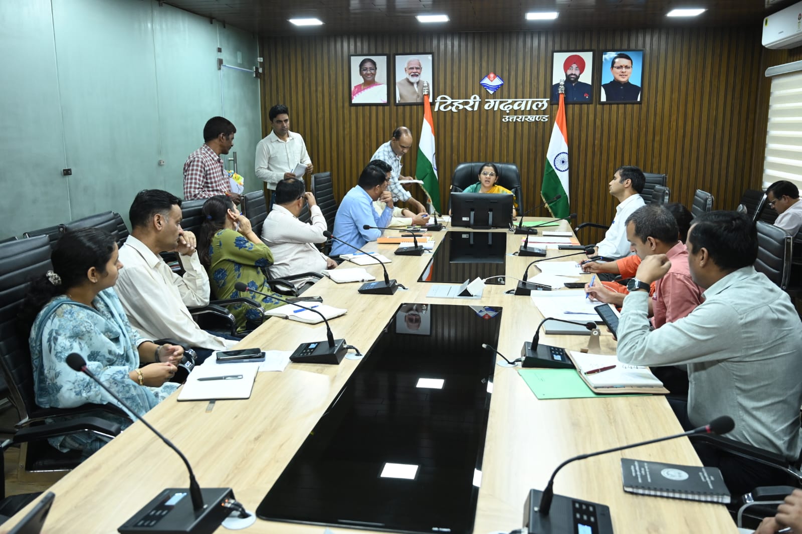 जिला स्तरीय पुनर्वास समिति की बैठक में प्रभावित परिवारों के पुनर्वासन प्रकरणों की समीक्षा 2