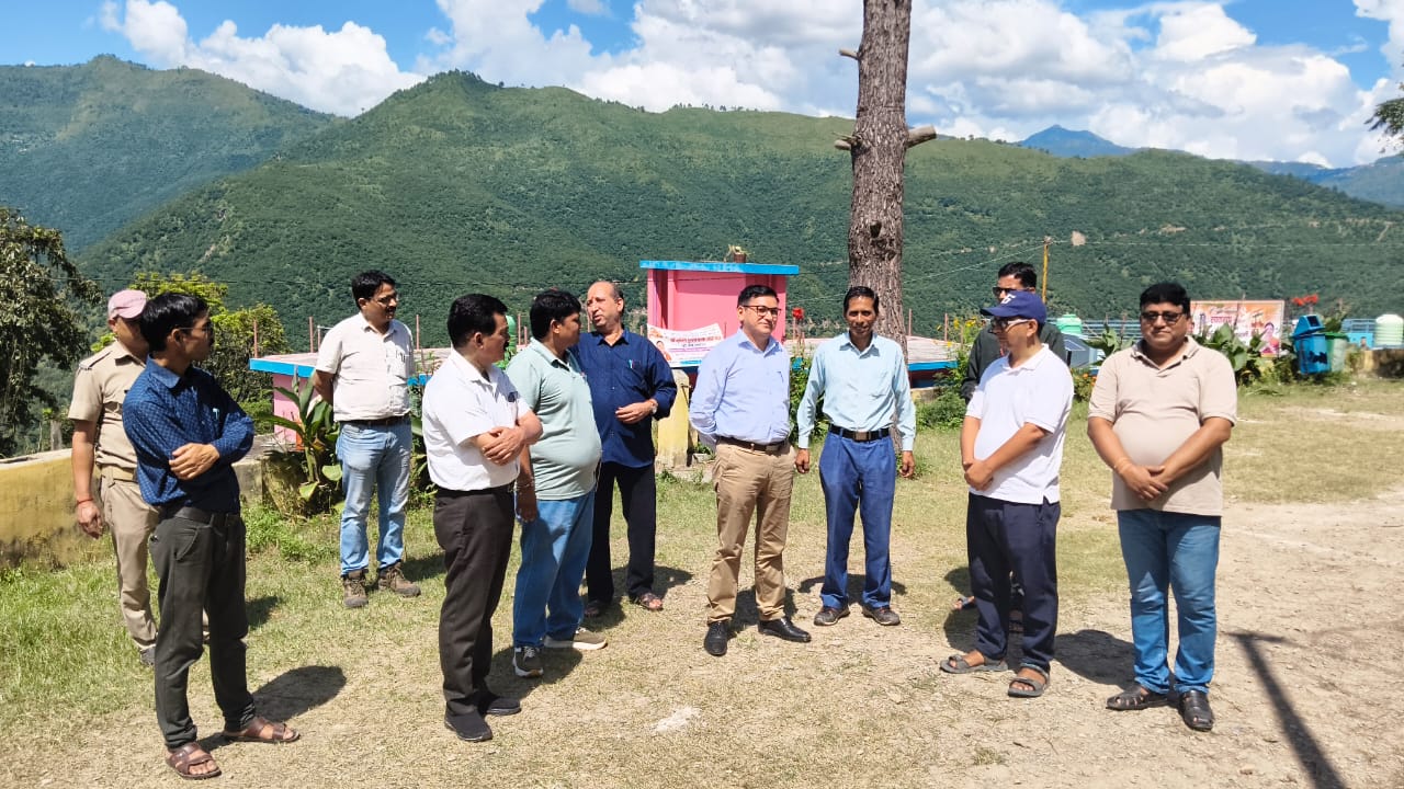 अपर जिलाधिकारी ने खरसाड़ा के विद्यालयों का किया भौतिक निरीक्षण 2