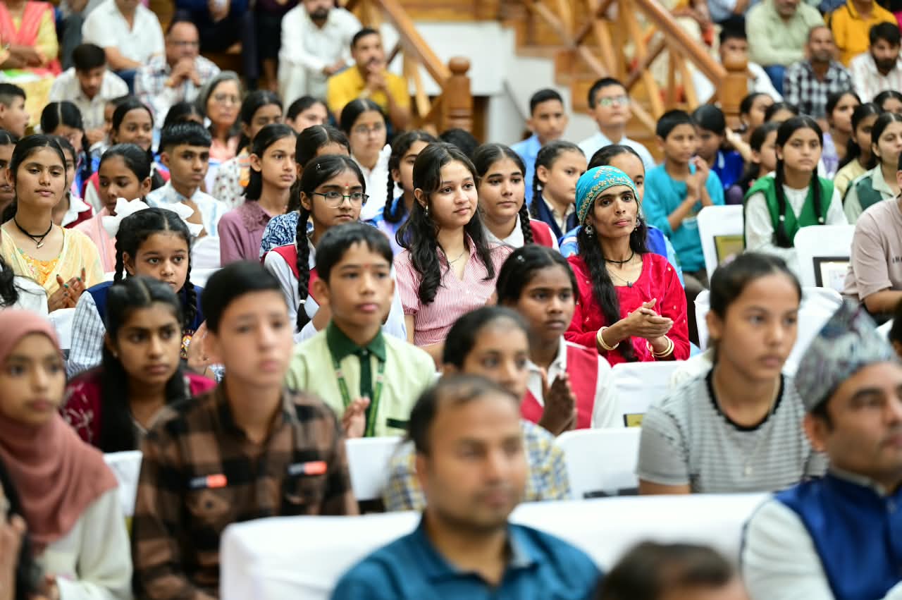 हिंदी हमारी राष्ट्रीय चेतना और सांस्कृतिक पहचान की सशक्त अभिव्यक्ति : मुख्यमंत्री 5