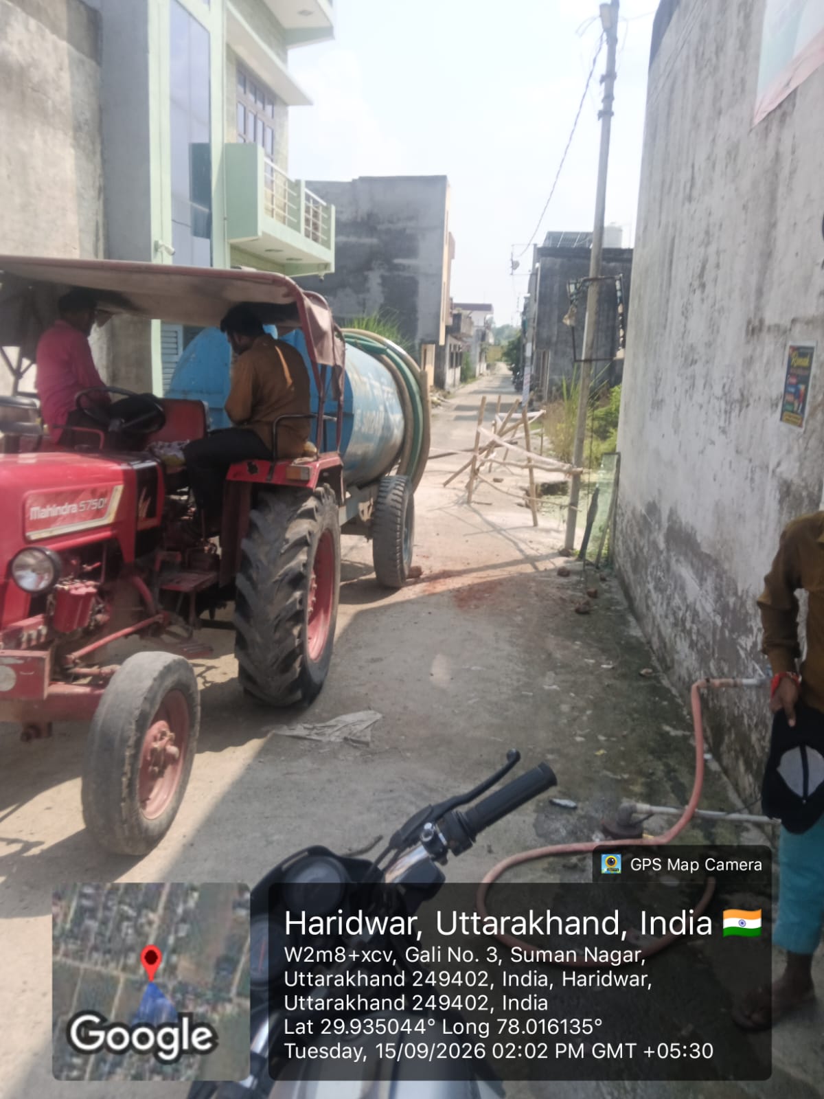 जिलाधिकारी मयूर दीक्षित के निर्देशन में सुमन नगर में जलभराव की निकासी का कार्य युद्धस्तर पर जारी, जिला प्रशासन लगातार कर रहा निगरानी 3
