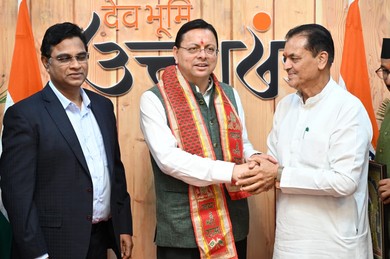 मुख्यमंत्री श्री पुष्कर सिंह धामी के जन्मदिवस पर मुख्यमंत्री आवास में उमड़ा आत्मीयता का माहौल, मंत्रीगण, अधिकारी-कर्मचारी और जनप्रतिनिधियों ने दी शुभकामनाएं 5