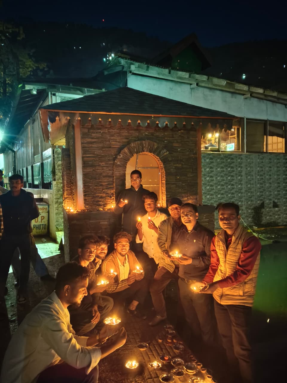 आशीर्वाद का दीया’ से रोशन हुआ नैनीताल, जनपद में जले 2.51 लाख दीपक 5