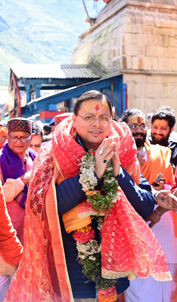 श्री बदरीनाथ धाम में मुख्यमंत्री ने की पूजा-अर्चना, मास्टर प्लान के कार्यों का लिया जायजा 4