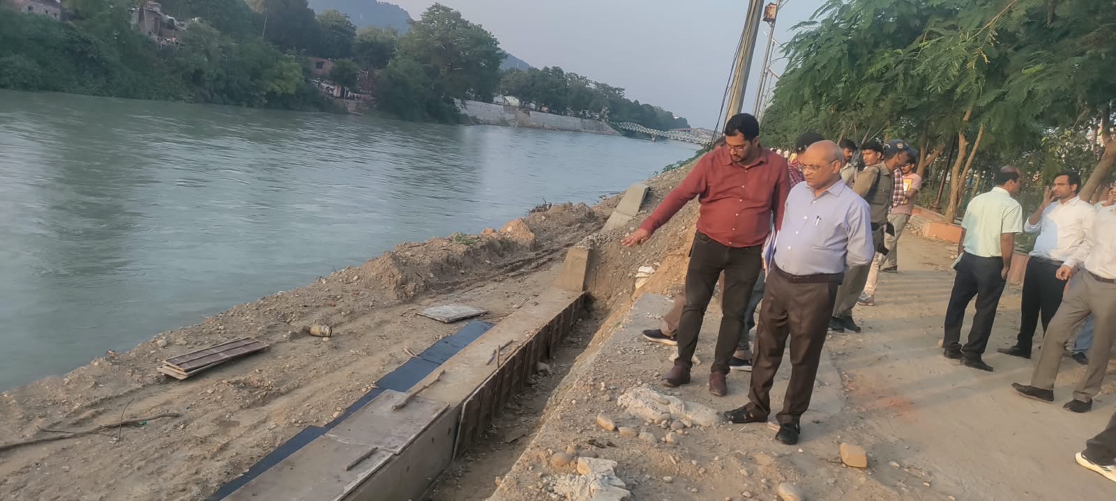 कुंभ से जुड़े निर्माण कार्यों का मंडलायुक्त ने किया स्थलीय निरीक्षण 4