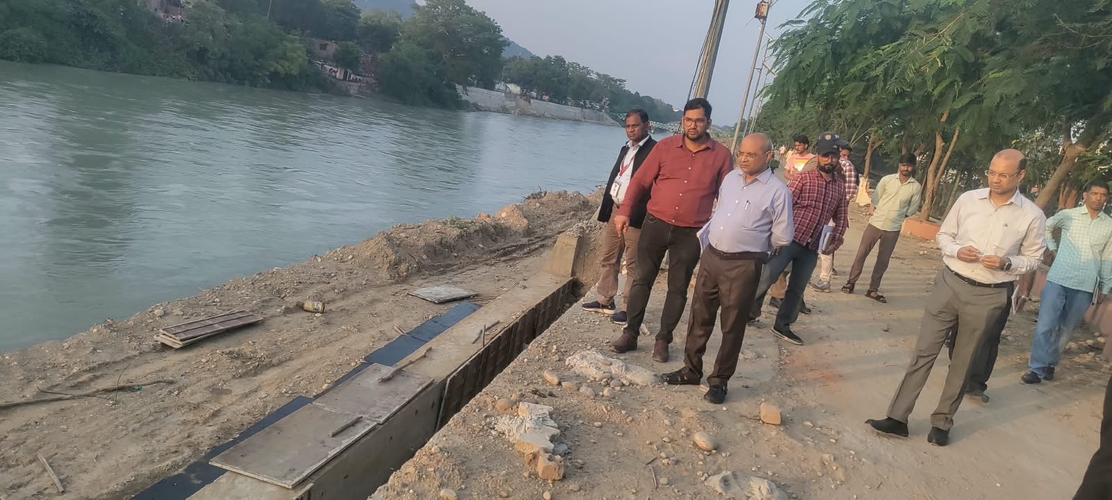कुंभ से जुड़े निर्माण कार्यों का मंडलायुक्त ने किया स्थलीय निरीक्षण 7