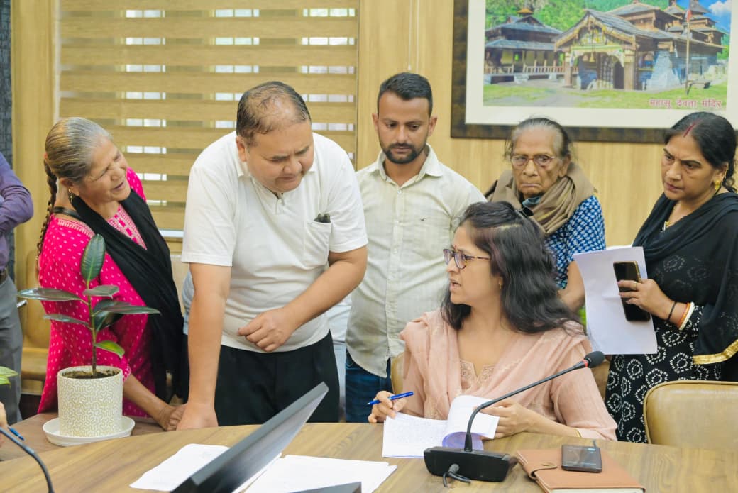सरकारी भूमि पर कब्जे और प्लॉटिंग की शिकायत पर जांच के निर्देश, जन समाधान दिवस में 137 से अधिक फरियाद 2