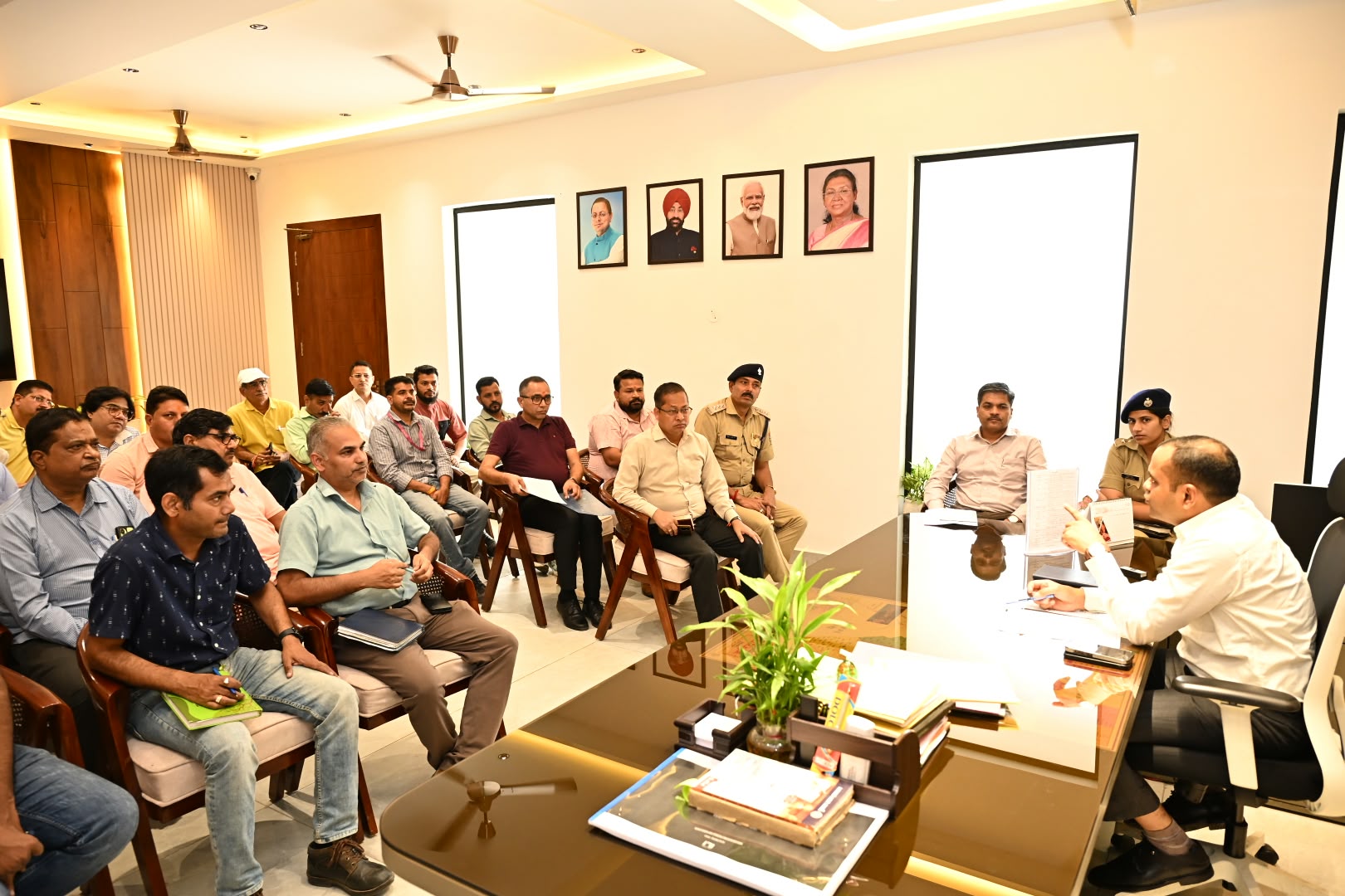 कुंभ से पहले हरिद्वार में तारों का जंजाल होगा खत्म 3