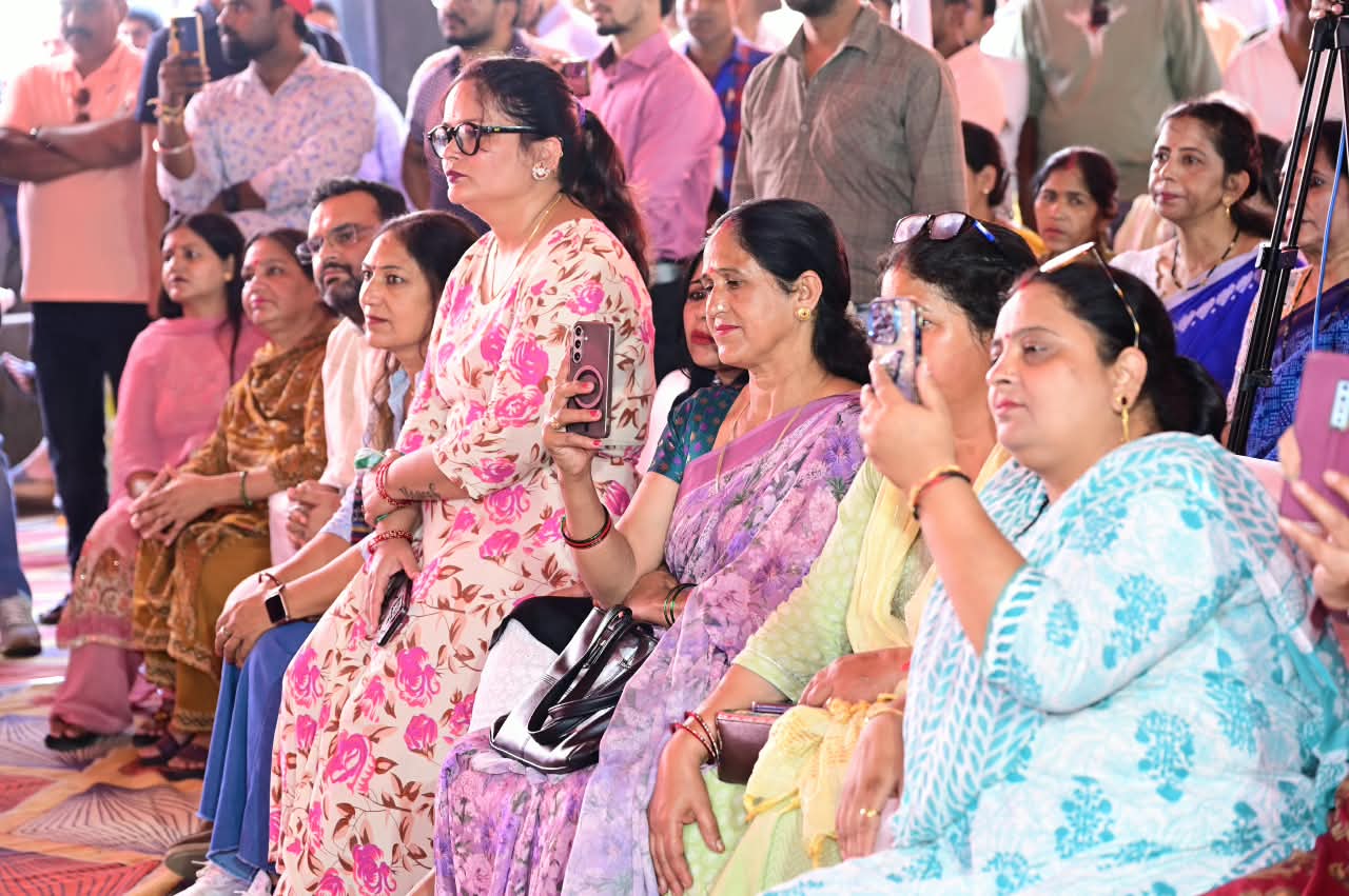जनसमस्याओं का समयबद्ध समाधान सुनिश्चित करें अधिकारी, लोगों को बार-बार कार्यालयों के चक्कर न लगाने पड़ें : मुख्यमंत्री 4