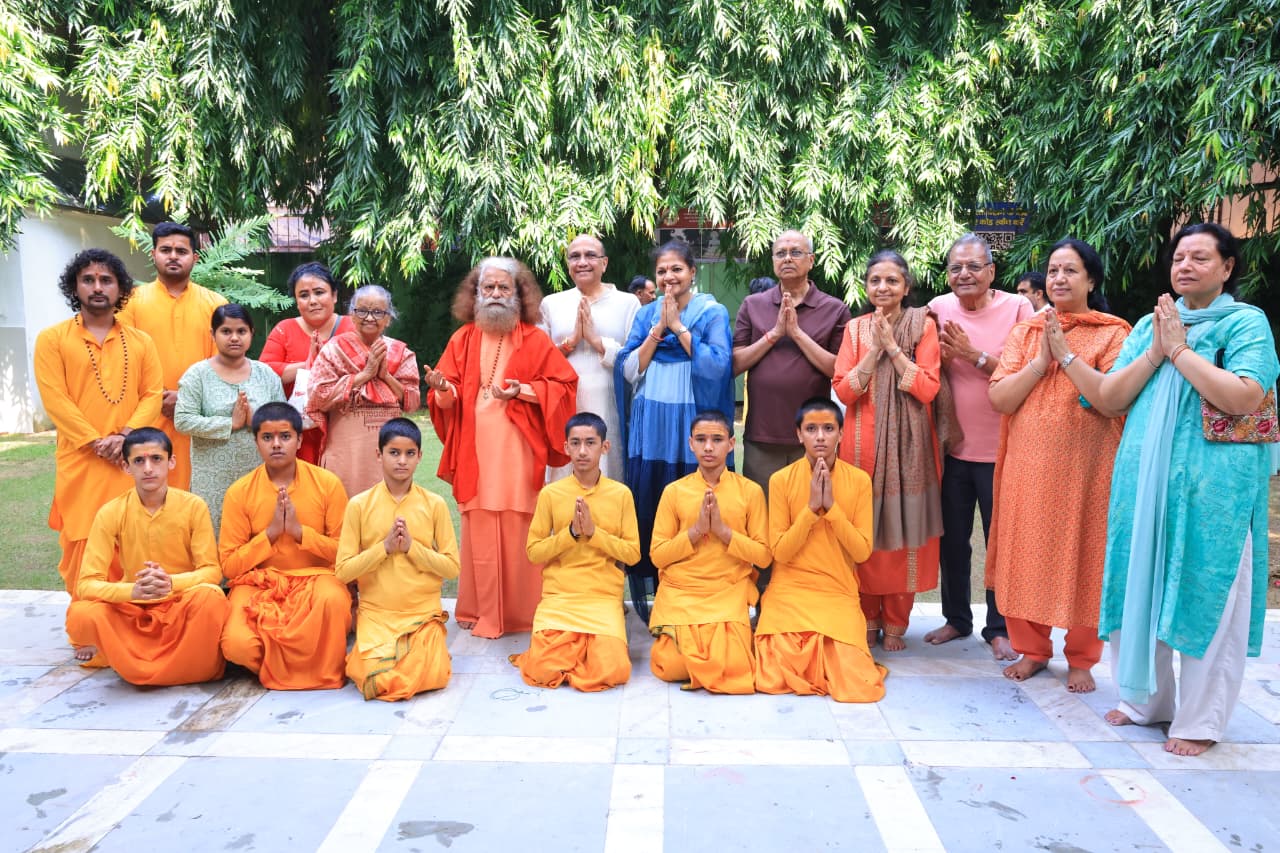 परमार्थ निकेतन में सर्वपितृ अमावस्या पर विशेष पूजन-अर्चना 5