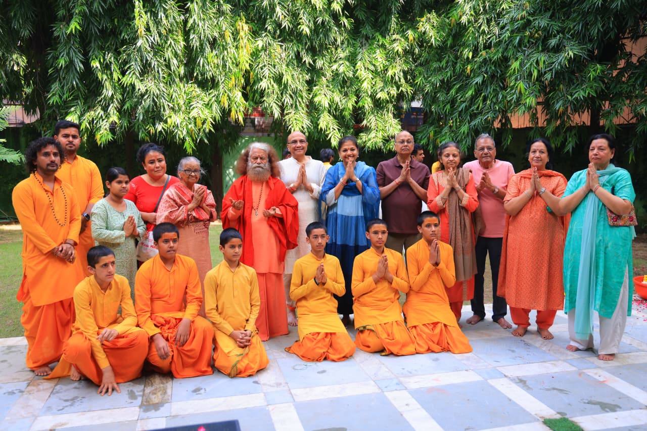 परमार्थ निकेतन में सर्वपितृ अमावस्या पर विशेष पूजन-अर्चना 7