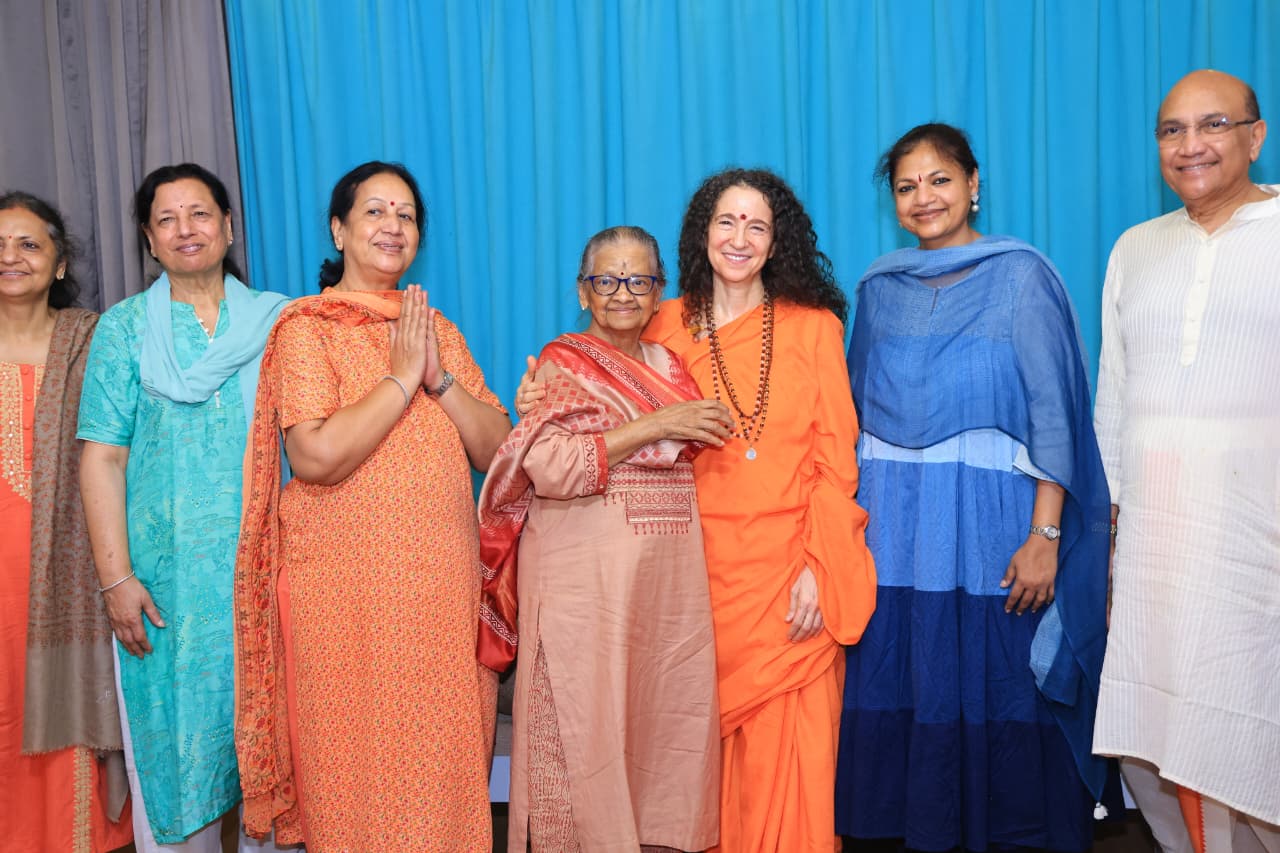 परमार्थ निकेतन में सर्वपितृ अमावस्या पर विशेष पूजन-अर्चना 6