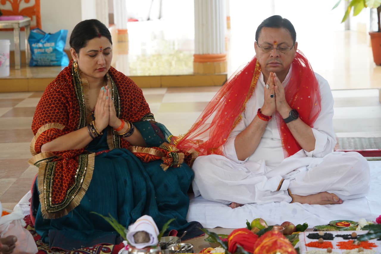 शारदीय नवरात्रि के प्रथम दिवस पर मुख्यमंत्री ने की पूजा-अर्चना, प्रदेशवासियों की सुख-समृद्धि की कामना 4