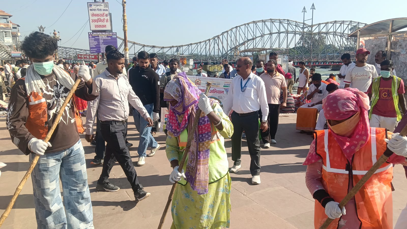 धामी के निर्देशन में कुम्भ मेला-2027 के दृष्टिगत हरिद्वार जनपद में 21 अक्टूबर से 07 नवम्बर तक चलेगा वृहद स्वच्छता अभियान, जिलाधिकारी ने 35 क्षेत्रों एवं संस्थाओं के लिए नामित किए नोडल अधिकारी 3