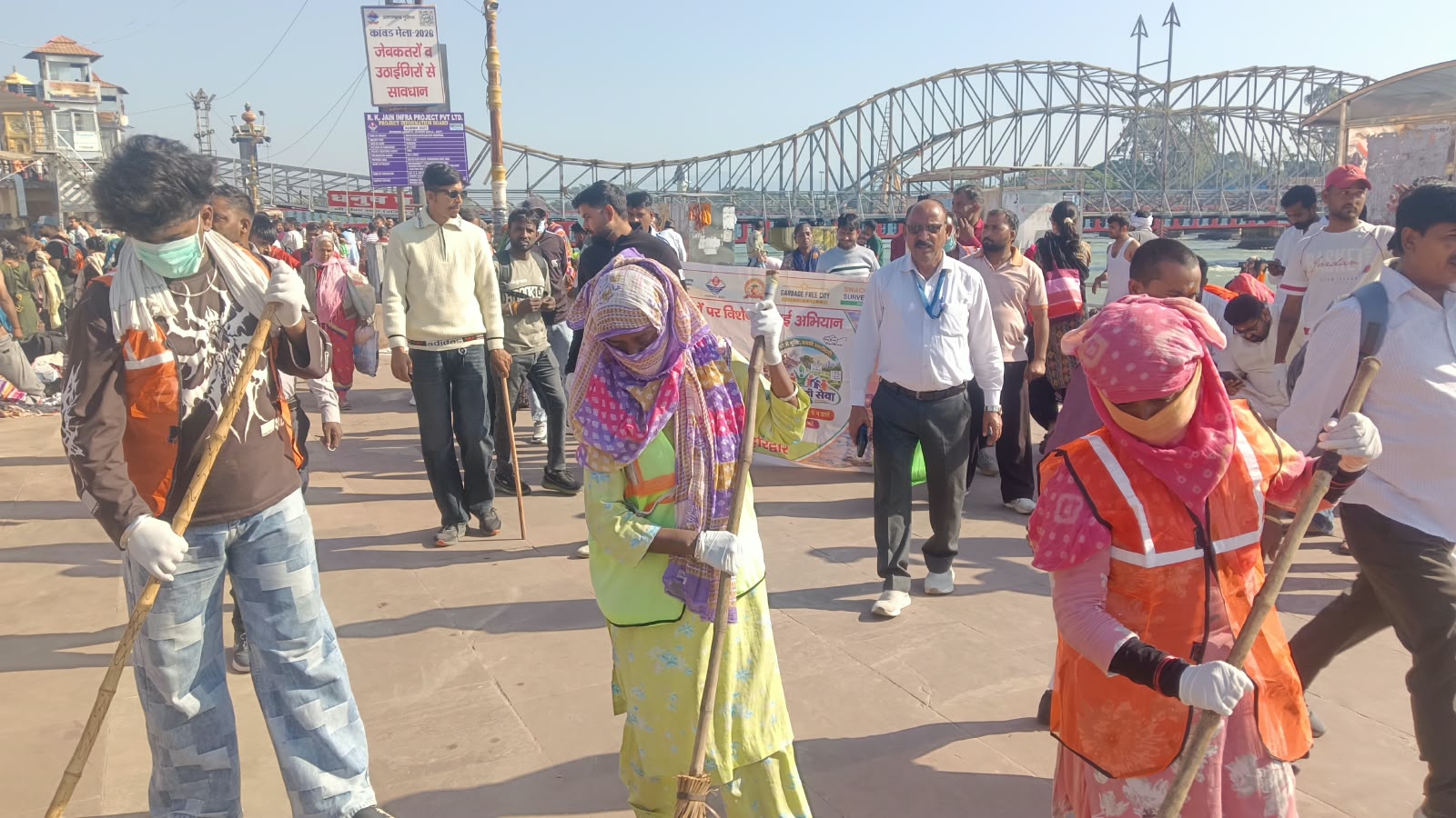 धामी के निर्देशन में कुम्भ मेला-2027 के दृष्टिगत हरिद्वार जनपद में 21 अक्टूबर से 07 नवम्बर तक चलेगा वृहद स्वच्छता अभियान, जिलाधिकारी ने 35 क्षेत्रों एवं संस्थाओं के लिए नामित किए नोडल अधिकारी 7