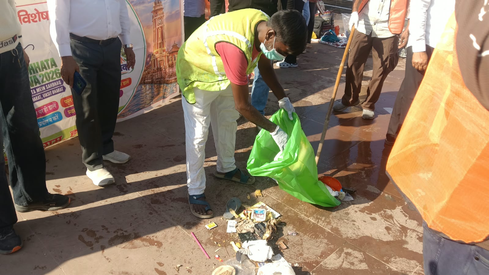 धामी के निर्देशन में कुम्भ मेला-2027 के दृष्टिगत हरिद्वार जनपद में 21 अक्टूबर से 07 नवम्बर तक चलेगा वृहद स्वच्छता अभियान, जिलाधिकारी ने 35 क्षेत्रों एवं संस्थाओं के लिए नामित किए नोडल अधिकारी 8