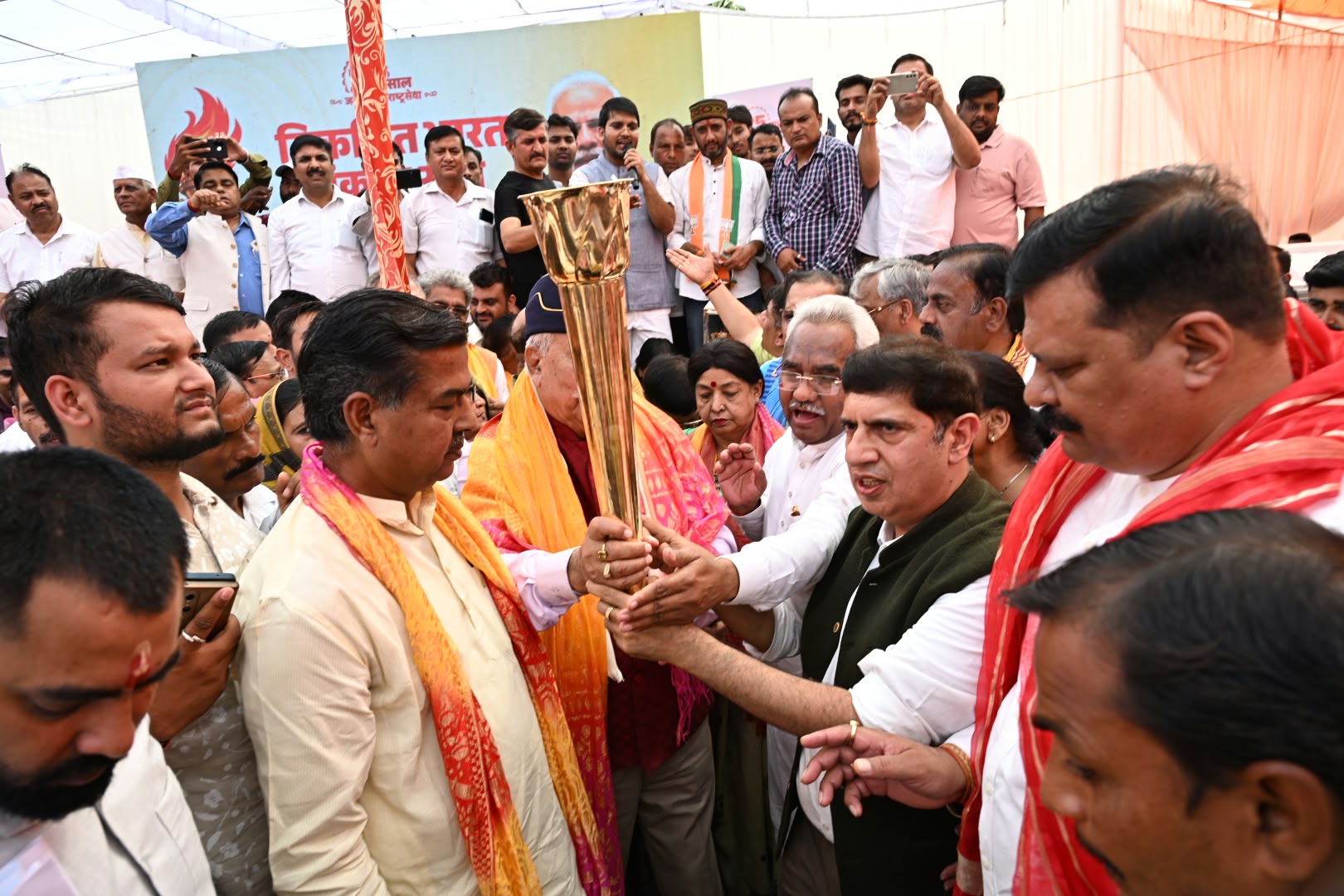 प्रधानमंत्री के सार्वजनिक जीवन के 25 वर्ष पूर्ण होने पर बीएसएम कॉलेज के मैदान में आयोजित हुई ‘सेवा ज्योति यात्रा–विकसित भारत संकल्प सभा 2