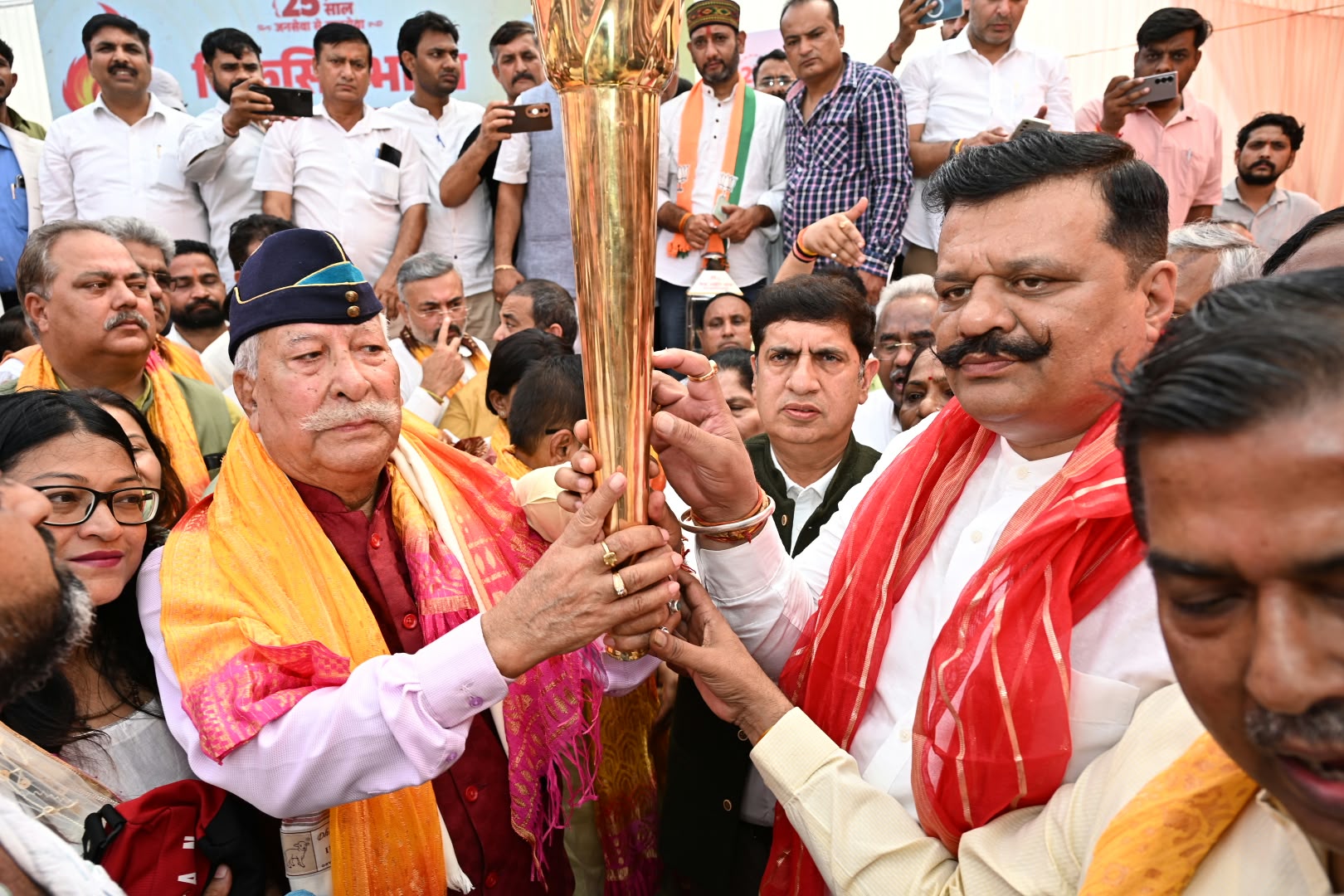 प्रधानमंत्री के सार्वजनिक जीवन के 25 वर्ष पूर्ण होने पर बीएसएम कॉलेज के मैदान में आयोजित हुई ‘सेवा ज्योति यात्रा–विकसित भारत संकल्प सभा 3