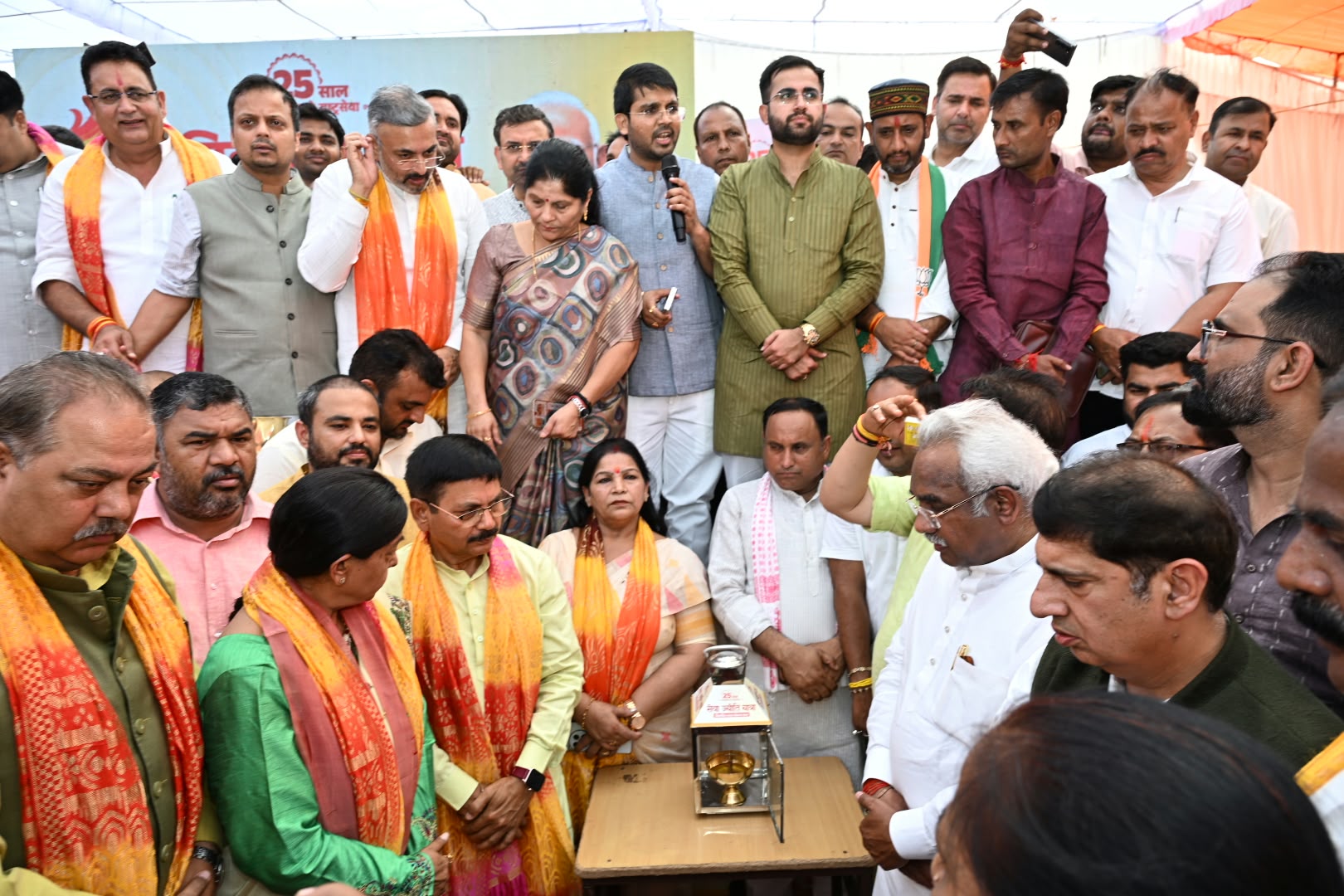 प्रधानमंत्री के सार्वजनिक जीवन के 25 वर्ष पूर्ण होने पर बीएसएम कॉलेज के मैदान में आयोजित हुई ‘सेवा ज्योति यात्रा–विकसित भारत संकल्प सभा 6