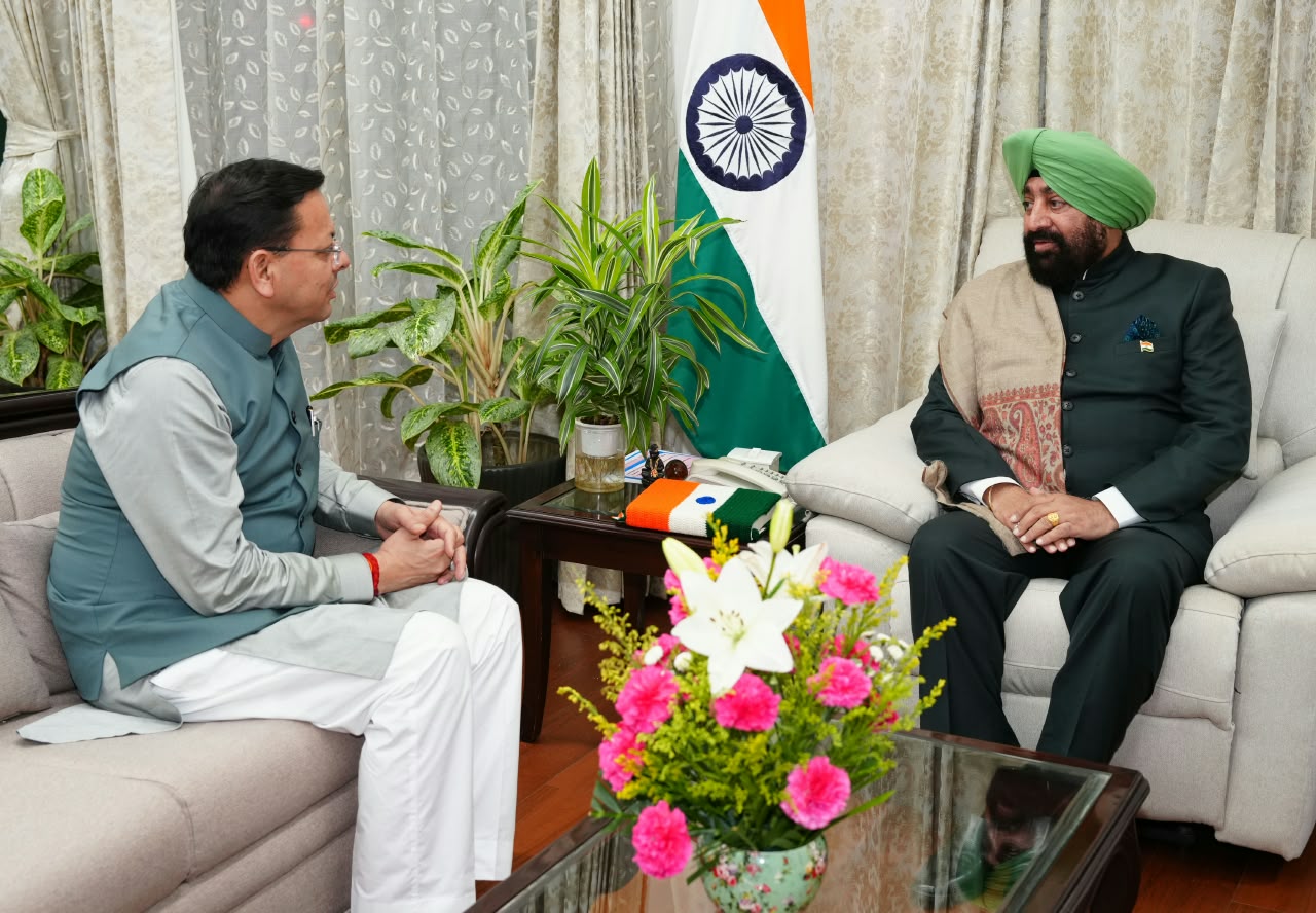 मुख्यमंत्री श्री पुष्कर सिंह धामी ने लोकभवन में राज्यपाल लेफ्टिनेंट जनरल गुरमीत सिंह (सेवानिवृत्त) से की शिष्टाचार भेंट 2