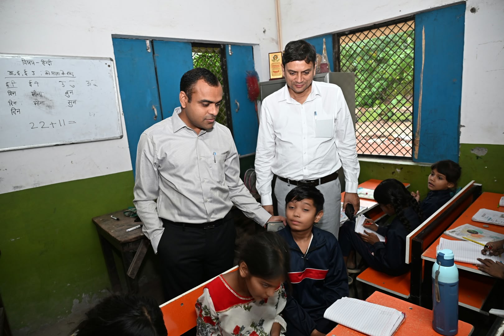 मुख्यमंत्री के निर्देशन में जनपद की शिक्षा व्यवस्था को सुदृढ़ करने के लिए जिलाधिकारी मयूर दीक्षित निरंतर प्रयासरत 8