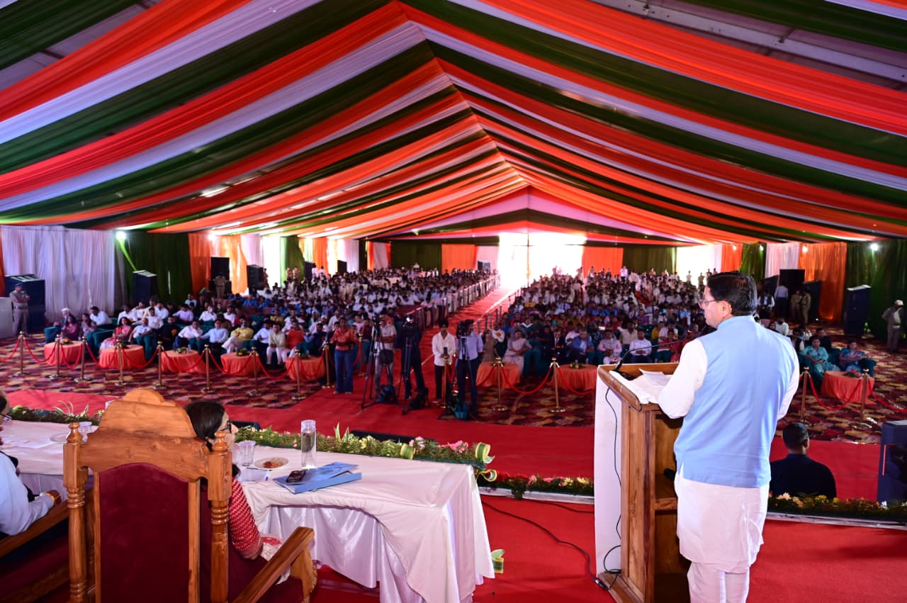 मुख्यमंत्री ने सेलाकुई में हेमवती नंदन बहुगुणा उत्तराखण्ड चिकित्सा शिक्षा विश्वविद्यालय परिसर में 20.55 करोड़ रुपये की पांच योजनाओं का किया शिलान्यास एवं लोकार्पण 8