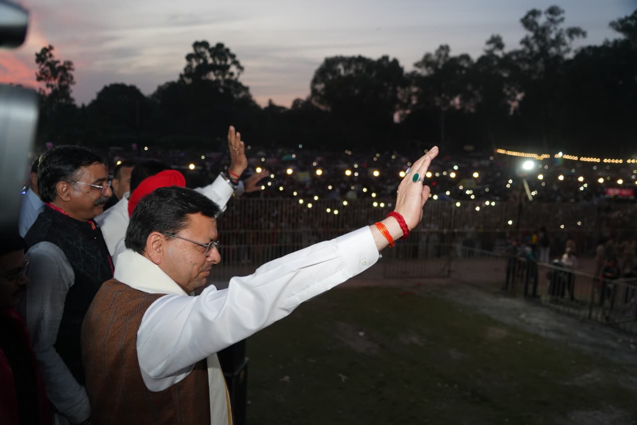 मुख्यमंत्री श्री धामी बन्नू बिरादरी द्वारा परेड ग्राउंड, देहरादून में आयोजित दशहरा महोत्सव में हुए शामिल 3