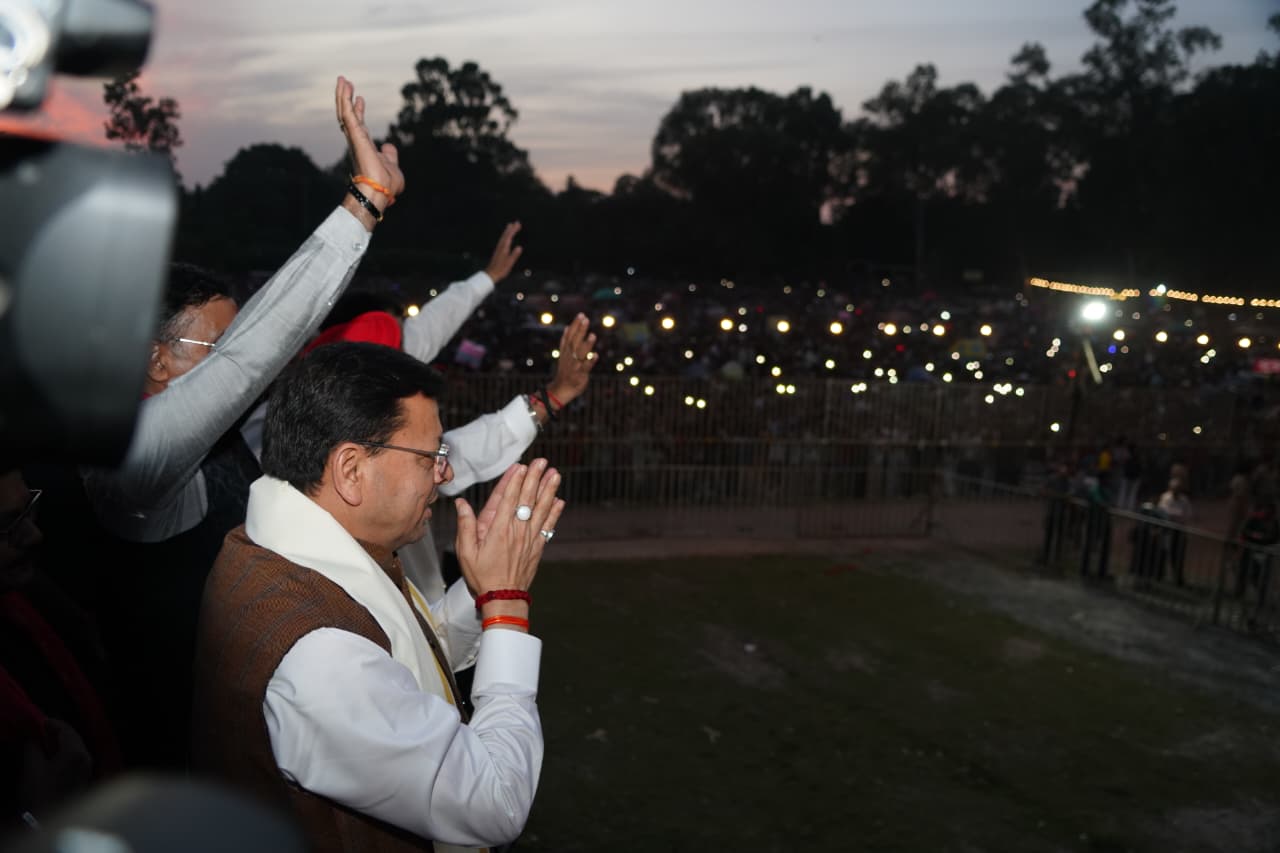मुख्यमंत्री श्री धामी बन्नू बिरादरी द्वारा परेड ग्राउंड, देहरादून में आयोजित दशहरा महोत्सव में हुए शामिल 4