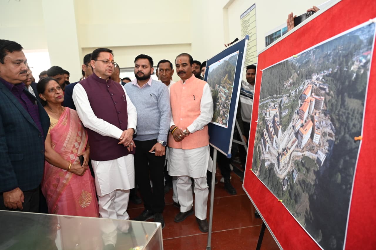 मुख्यमंत्री धामी ने किया पिथौरागढ़ मेडिकल कॉलेज का स्थलीय निरीक्षण 3