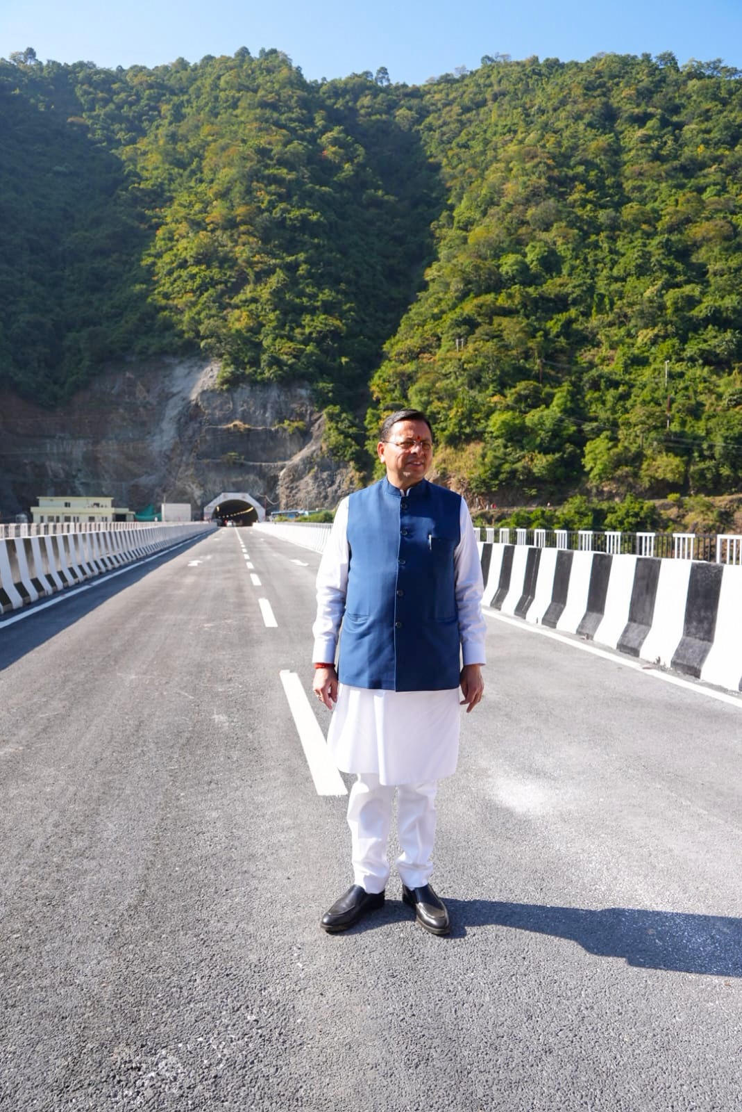 मुख्यमंत्री ने रुद्रप्रयाग में पुल-सुरंग परियोजना एवं संगम लाइब्रेरी का किया अवलोकन 3