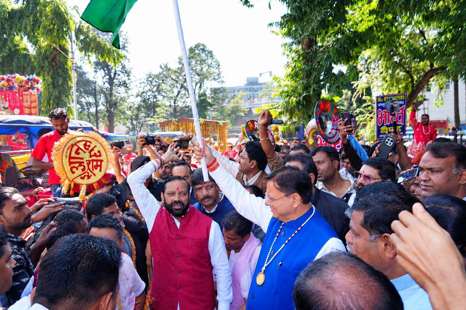 मुख्यमंत्री ने देहरादून में महर्षि बाल्मिकी प्रकटोत्सव के अवसर पर आयोजित शोभा यात्रा में किया प्रतिभाग 4